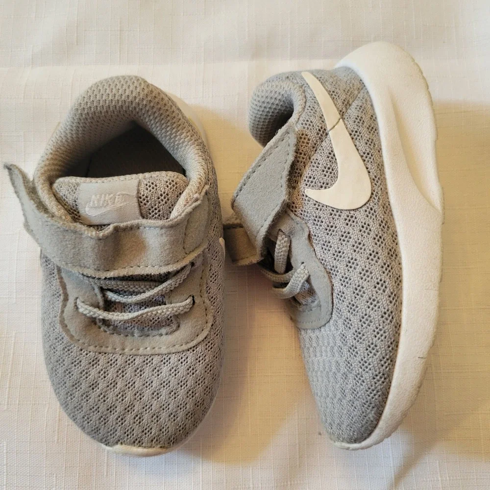 Nike 4C Sneakers Grey White Mesh Hook Loop Strap TANJUN Easy On Luxury Shoes